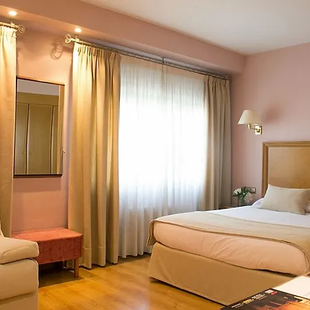 Crisol Almirante Bonifaz 酒店 4*